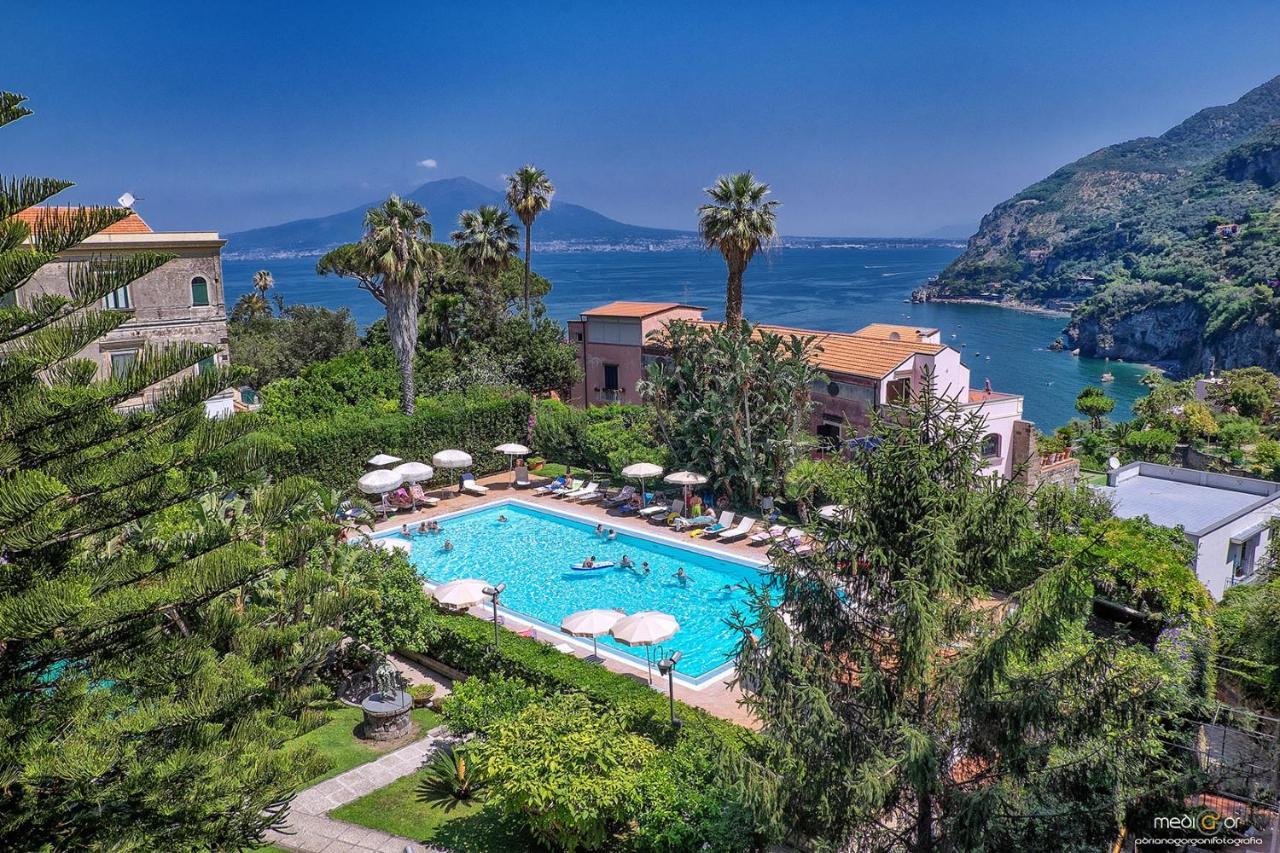 Aequa Hotel Vico Equense Eksteriør bilde