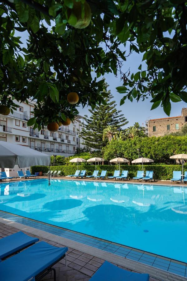 Aequa Hotel Vico Equense Eksteriør bilde