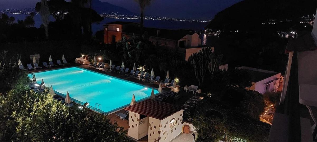 Aequa Hotel Vico Equense Eksteriør bilde