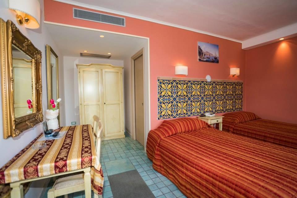 Aequa Hotel Vico Equense Eksteriør bilde