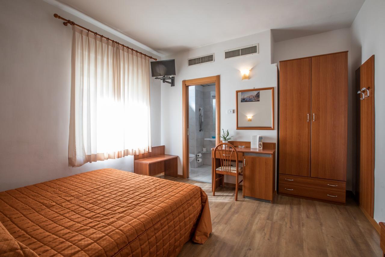 Aequa Hotel Vico Equense Eksteriør bilde